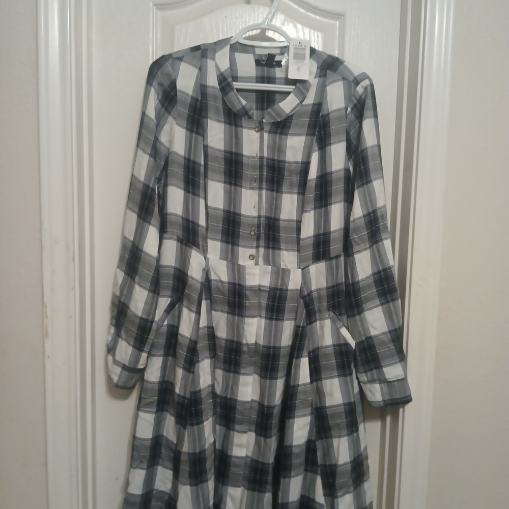 Torrid Plaid Button-Up Shirt in Black & White - Picture 2 of 3
